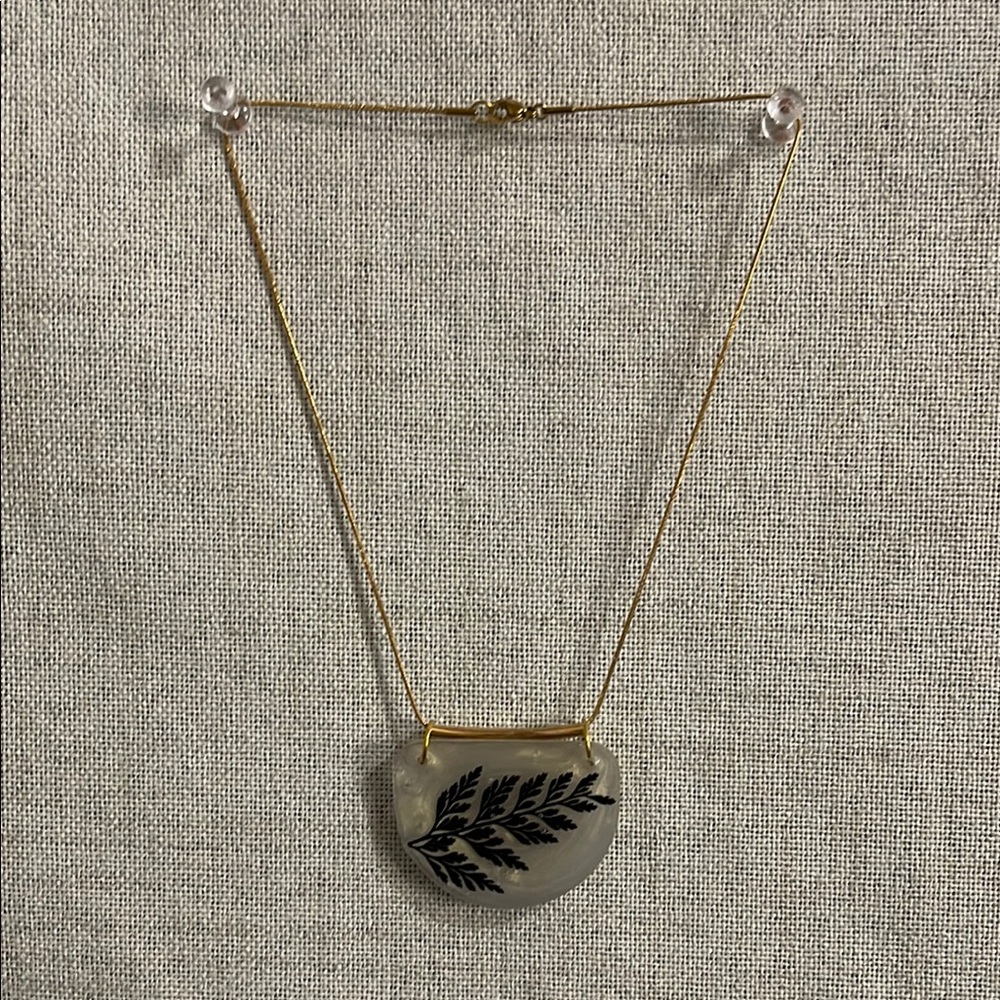Elegant Gold and Black Leaf Pendant Necklace